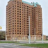 Lee Plaza Hotel