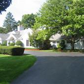 Home in suburban Bloomfield Hills