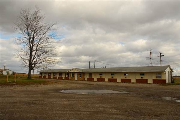 Hill's Highway Host Restaurant
