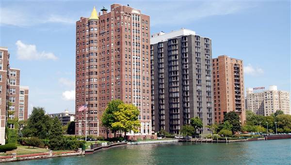 Shoreline East Condominiums