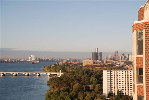 Shoreline East Condominiums